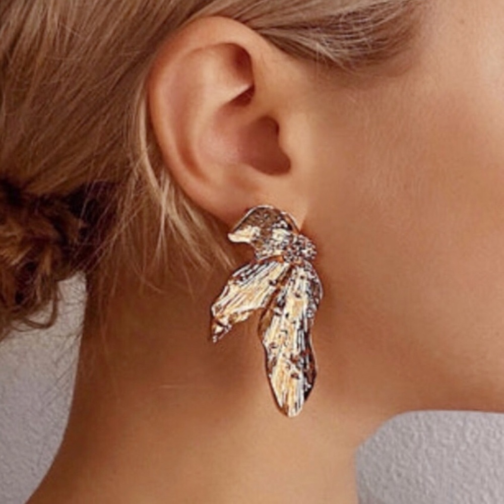✨3for$38  New Anthro Lotus Flower Drop Earring - Picture 2 of 14